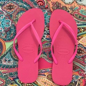 Havaianas slim hot pink flip flops. Size 10